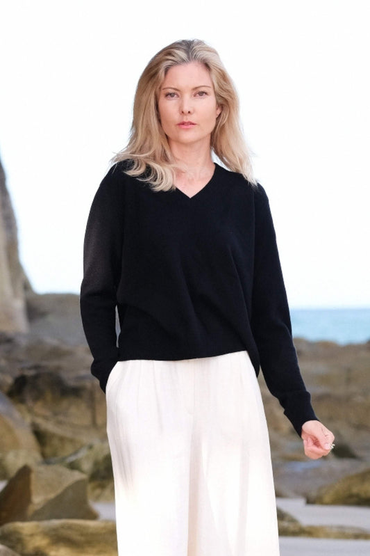 Everyday Luxe Cashmere V-Neck Sweater - Black