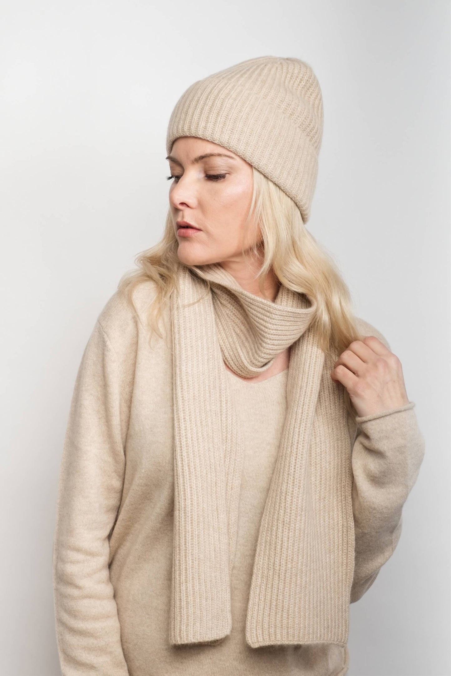 Slim Ribbed Cashmere Long Scarf - Beige