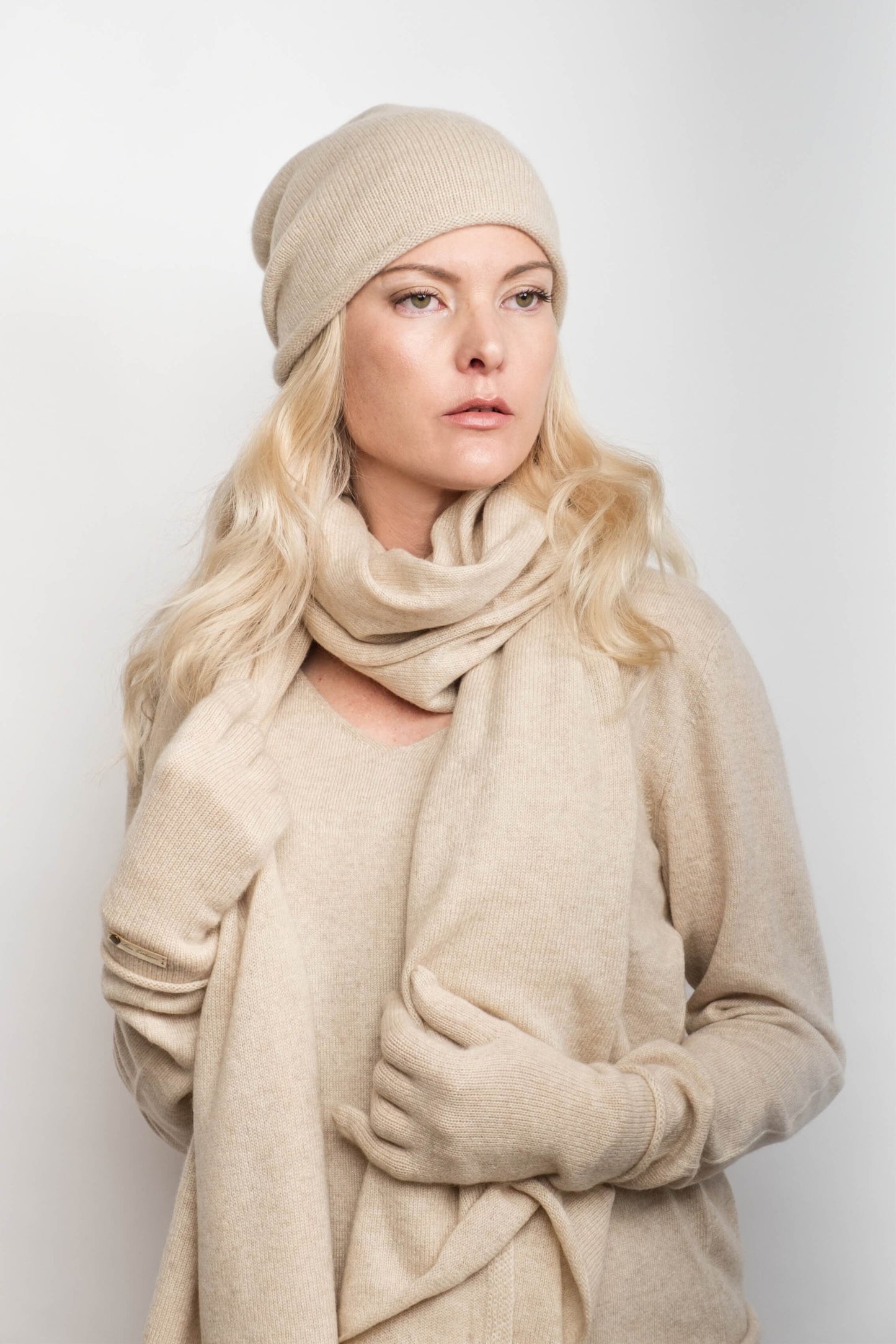 Timeless Lounge Relaxed V-Neck Pure Cashmere Sweater - Beige