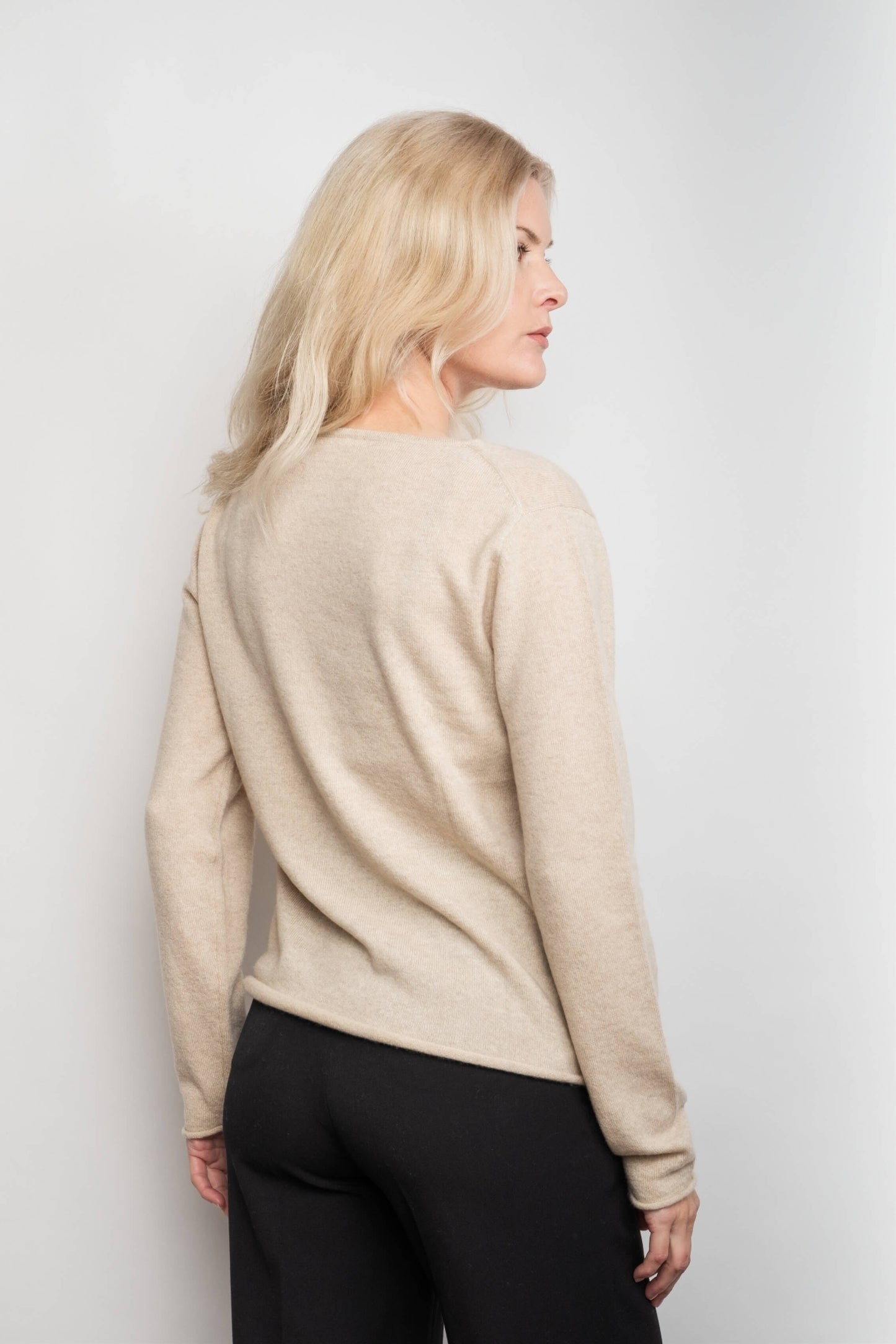 Timeless Lounge Relaxed V-Neck Pure Cashmere Sweater - Cream
