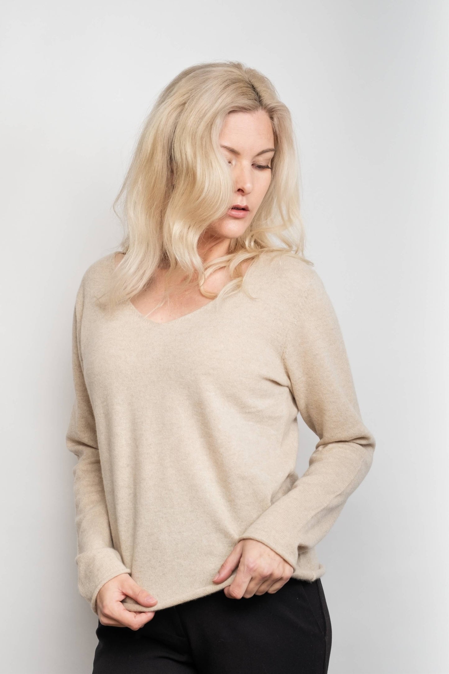 Timeless Lounge Relaxed V-Neck Pure Cashmere Sweater - Cream