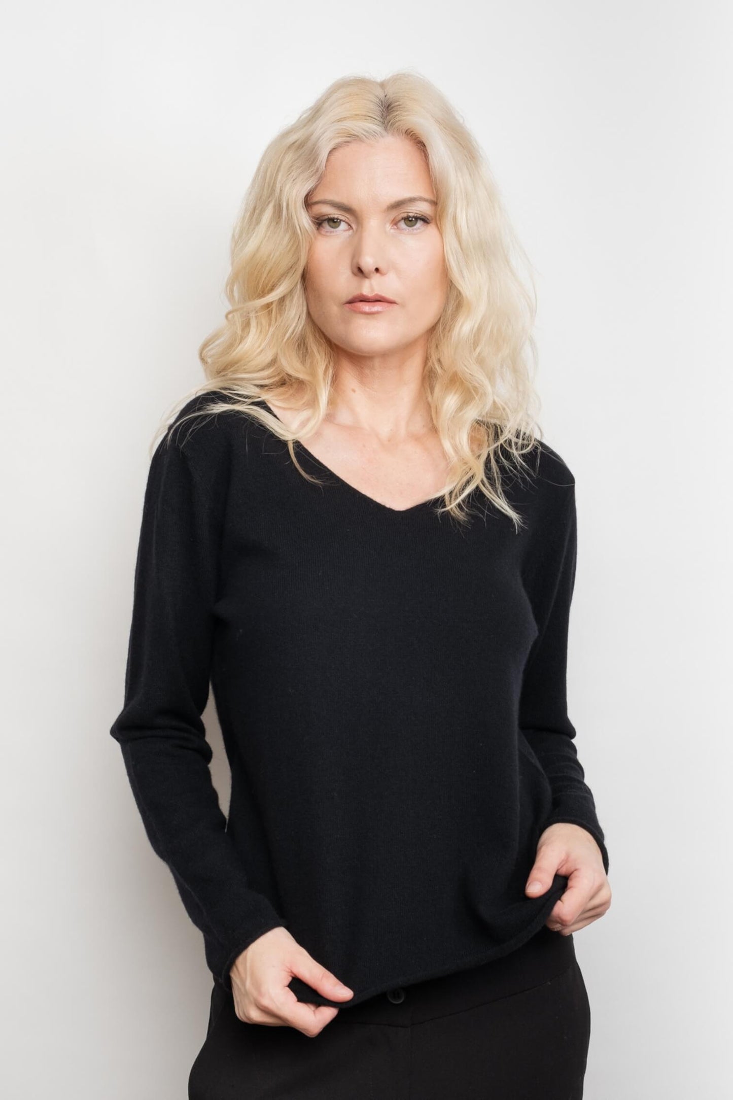 Timeless Lounge Relaxed V-Neck Pure Cashmere Sweater - Cream