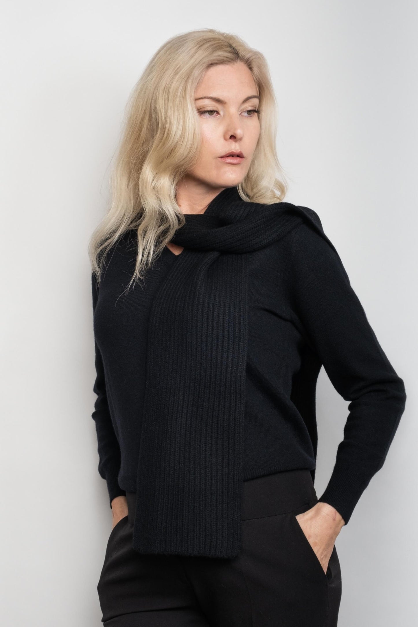 Slim Ribbed Cashmere Long Scarf - Black